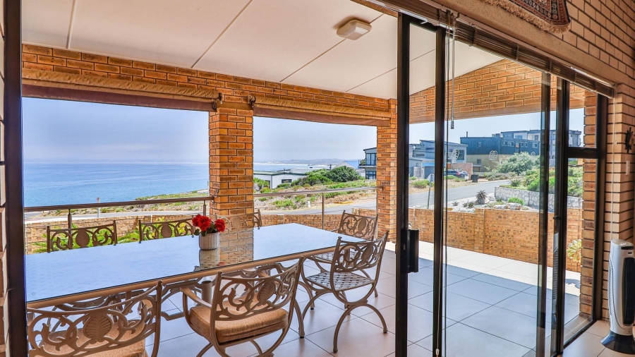 4 Bedroom Property for Sale in De Kelders Western Cape